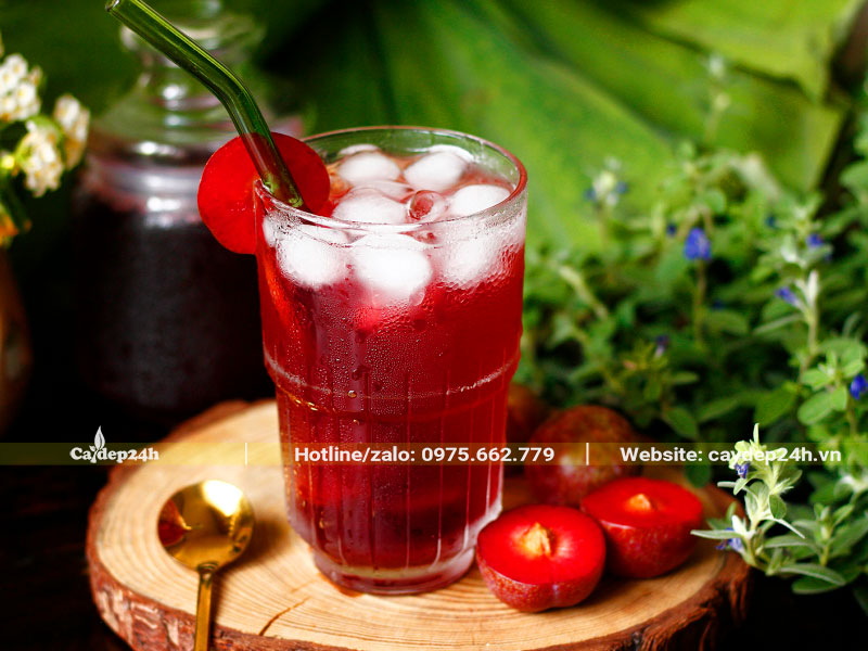 Cốc nước siro mận thơm ngon, mát lạnh