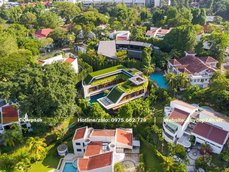 Không gian nhà ở được bao bọc bởi các loại cây xanh cho bóng mát